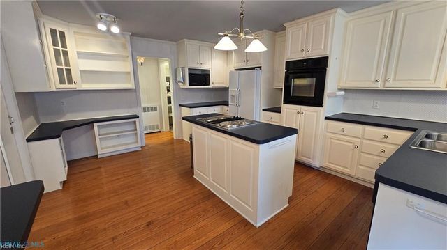 250 Baby LN, Mathews, VA 23109