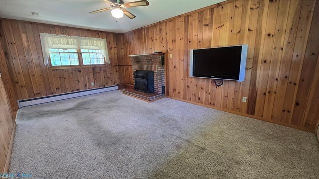 250 Baby LN, Mathews, VA 23109