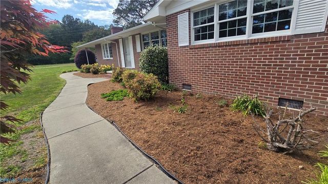 250 Baby LN, Mathews, VA 23109