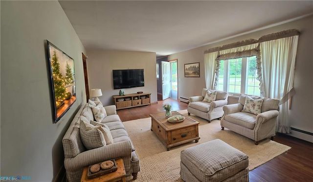 250 Baby LN, Mathews, VA 23109