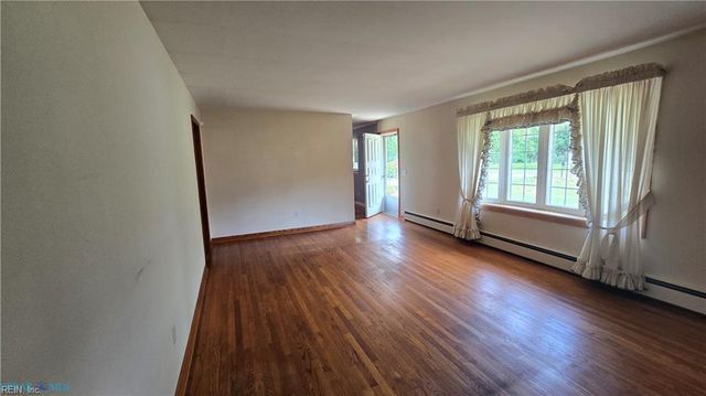 250 Baby LN, Mathews, VA 23109