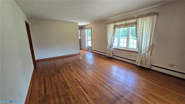 250 Baby LN, Mathews, VA 23109
