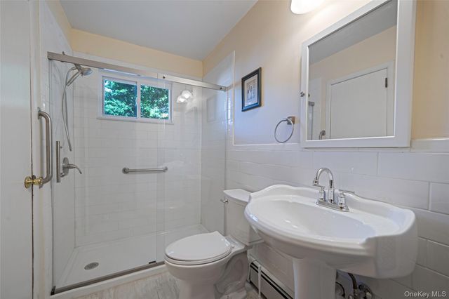 18 Roxbury Street, Huntington Station, NY 11746