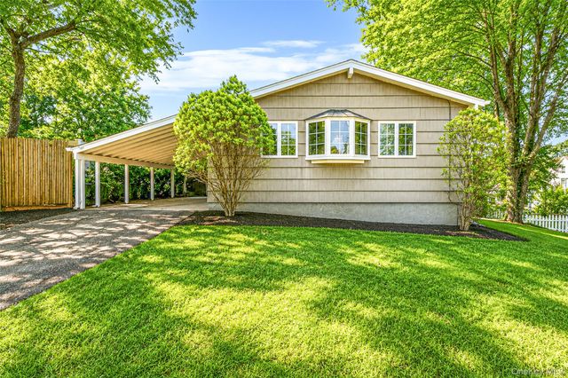 18 Roxbury Street, Huntington Station, NY 11746