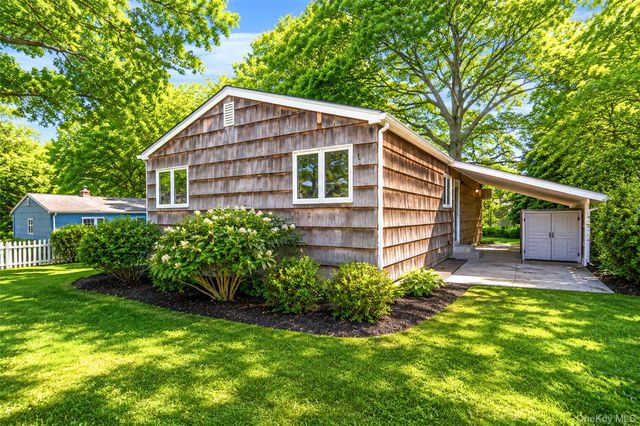 18 Roxbury Street, Huntington Station, NY 11746