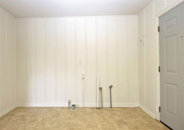 108 W Mink, Willis, TX 77378