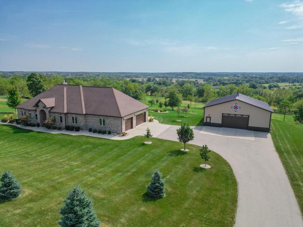 33259 Ridge LANE, Burlington, WI 53105