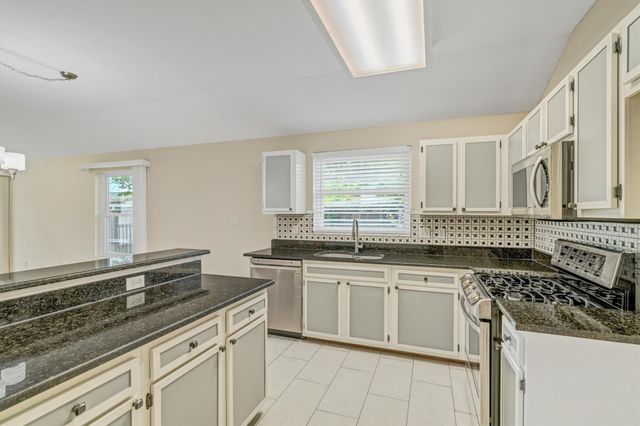 1900 Avante DR, Cedar Park, TX 78613