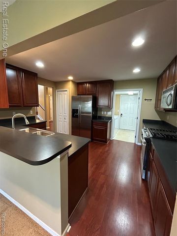 163 S Vista, Auburn Hills, MI 48326