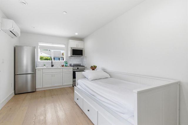 1221 Carlisle Drive, San Mateo, CA 94402