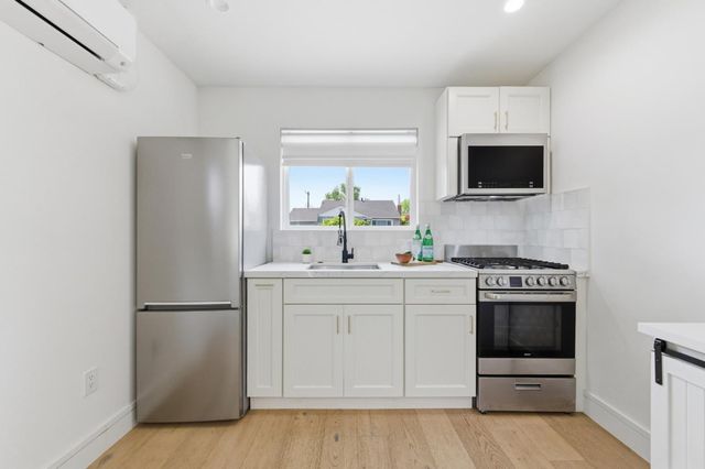 1221 Carlisle Drive, San Mateo, CA 94402