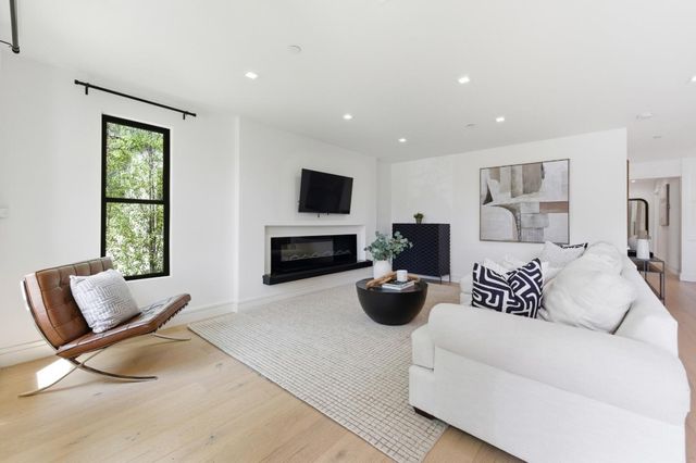 1221 Carlisle Drive, San Mateo, CA 94402