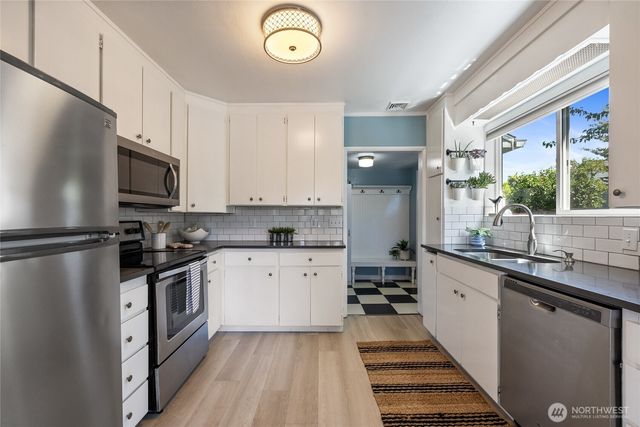 3915 N 11th Street, Tacoma, WA 98406