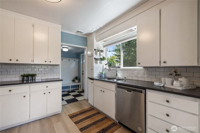 3915 N 11th Street, Tacoma, WA 98406