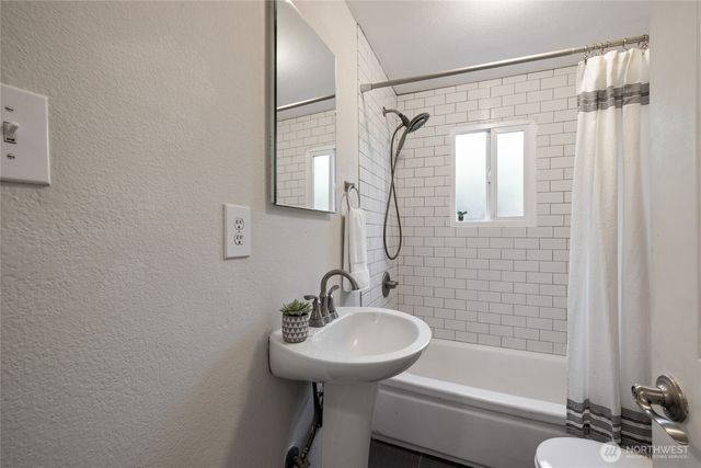 3915 N 11th Street, Tacoma, WA 98406