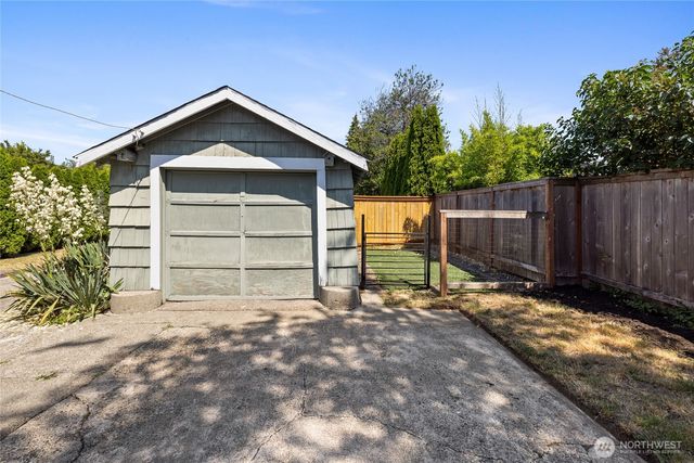 3915 N 11th Street, Tacoma, WA 98406