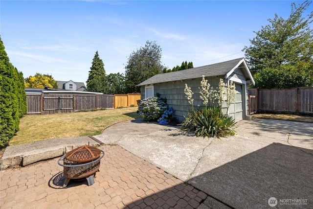 3915 N 11th Street, Tacoma, WA 98406
