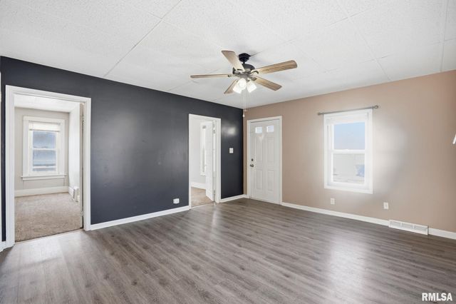 1649 FLORENCE Lane, Davenport, IA 52804