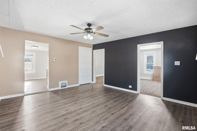 1649 FLORENCE Lane, Davenport, IA 52804