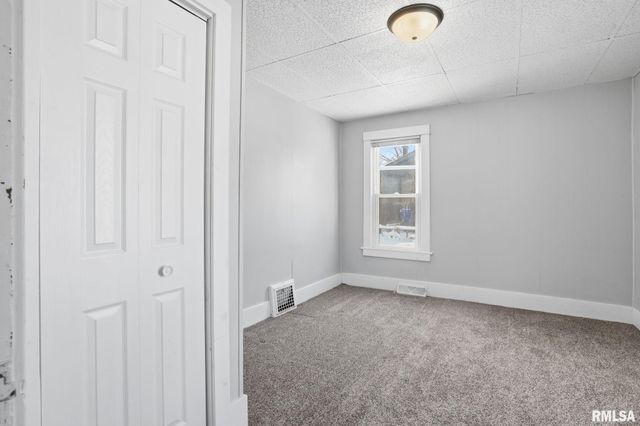 1649 FLORENCE Lane, Davenport, IA 52804