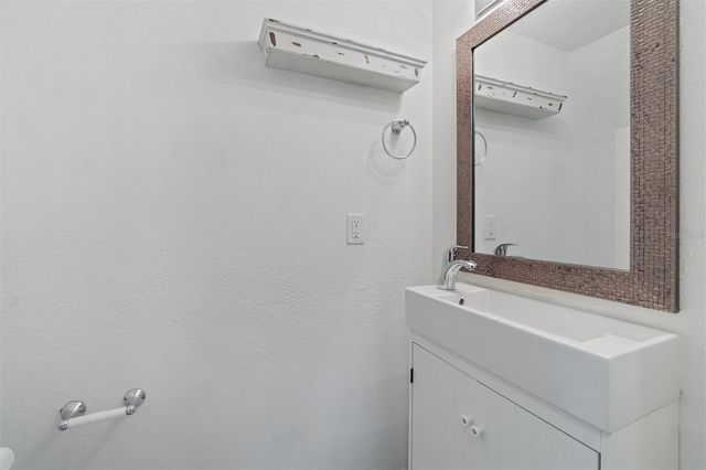165 POMPANO DR SE, St Petersburg, FL 33705