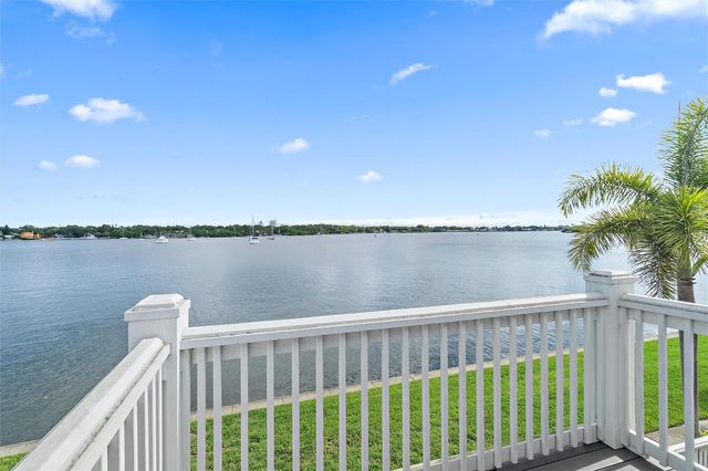 165 POMPANO DR SE, St Petersburg, FL 33705