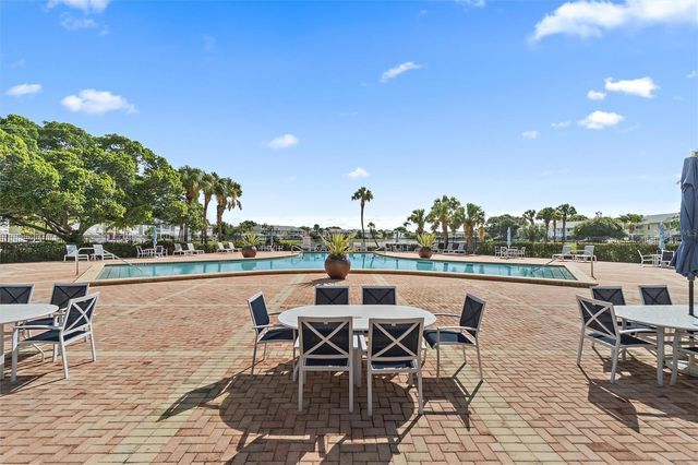 165 POMPANO DR SE, St Petersburg, FL 33705