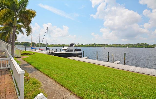 165 POMPANO DR SE, St Petersburg, FL 33705