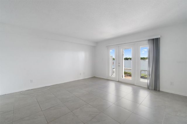 165 POMPANO DR SE, St Petersburg, FL 33705
