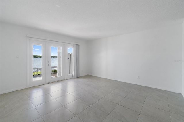 165 POMPANO DR SE, St Petersburg, FL 33705