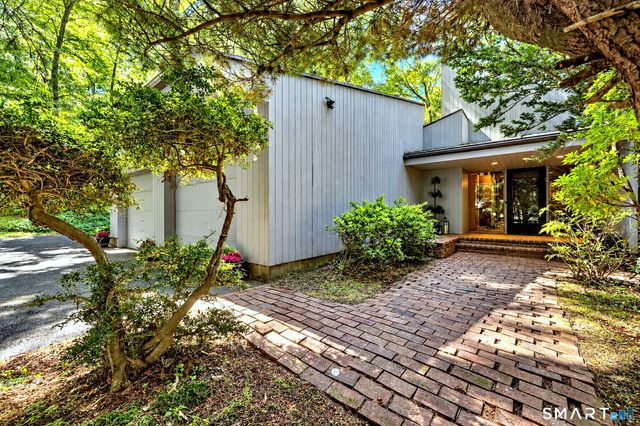 28 Nettleton Drive, Woodbridge, CT 06525