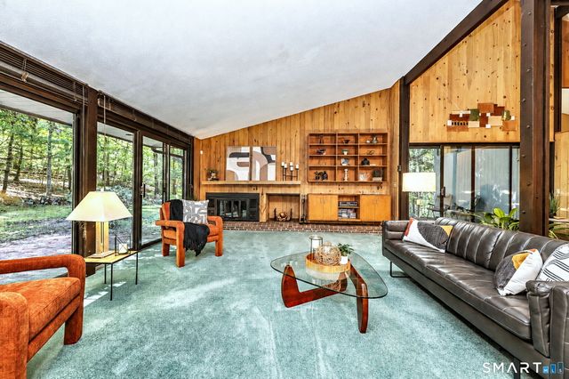 28 Nettleton Drive, Woodbridge, CT 06525