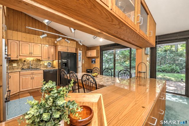 28 Nettleton Drive, Woodbridge, CT 06525