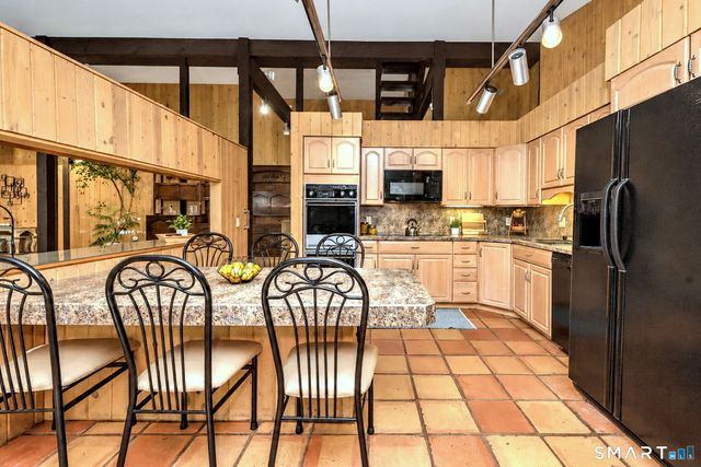 28 Nettleton Drive, Woodbridge, CT 06525