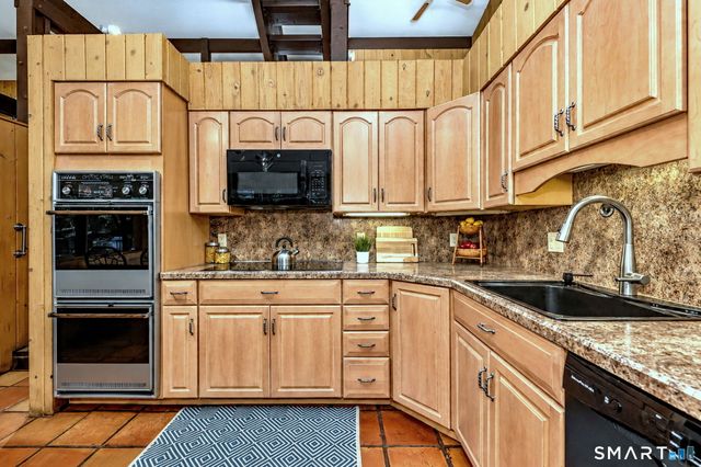 28 Nettleton Drive, Woodbridge, CT 06525