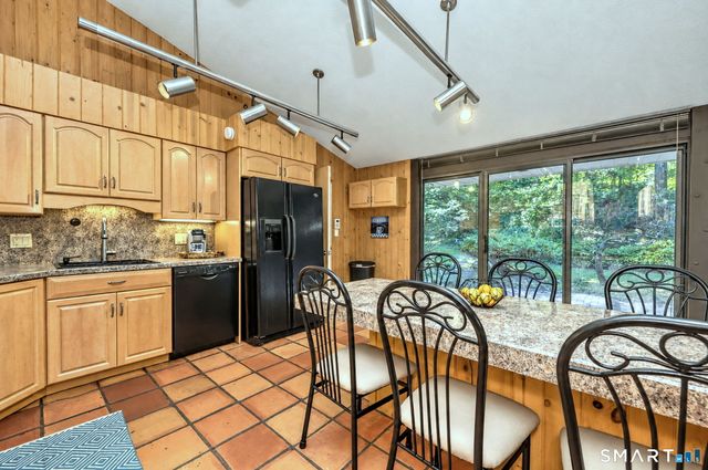28 Nettleton Drive, Woodbridge, CT 06525