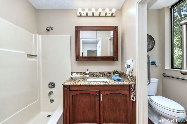 28 Nettleton Drive, Woodbridge, CT 06525
