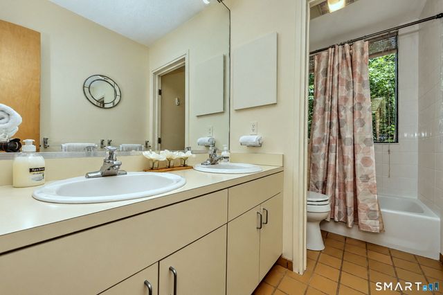 28 Nettleton Drive, Woodbridge, CT 06525