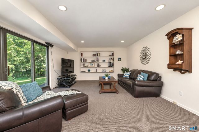 28 Nettleton Drive, Woodbridge, CT 06525