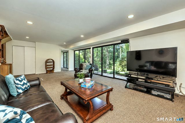 28 Nettleton Drive, Woodbridge, CT 06525