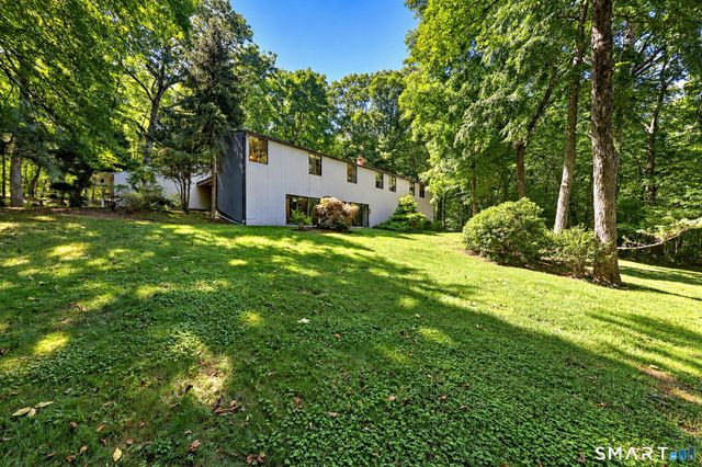 28 Nettleton Drive, Woodbridge, CT 06525