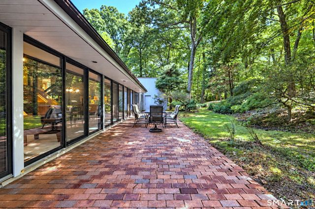 28 Nettleton Drive, Woodbridge, CT 06525