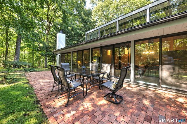 28 Nettleton Drive, Woodbridge, CT 06525