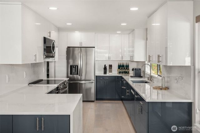 6209 Lake Washington Blvd NE, Kirkland, WA 98033