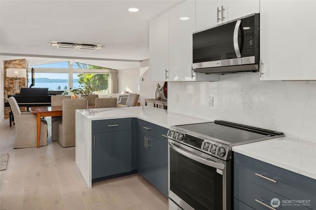 6209 Lake Washington Blvd NE, Kirkland, WA 98033