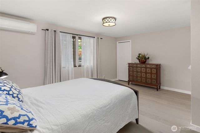 6209 Lake Washington Blvd NE, Kirkland, WA 98033