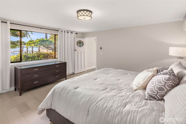 6209 Lake Washington Blvd NE, Kirkland, WA 98033