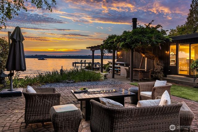 6209 Lake Washington Blvd NE, Kirkland, WA 98033