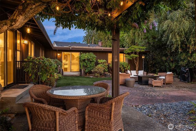 6209 Lake Washington Blvd NE, Kirkland, WA 98033