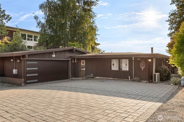 6209 Lake Washington Blvd NE, Kirkland, WA 98033